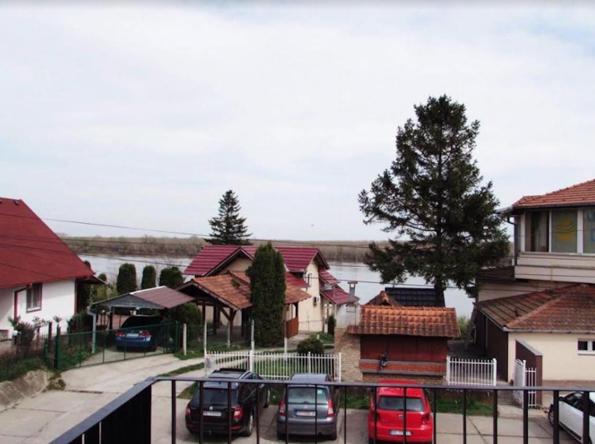 Prenociste Dunav Novi Banovci Exterior photo